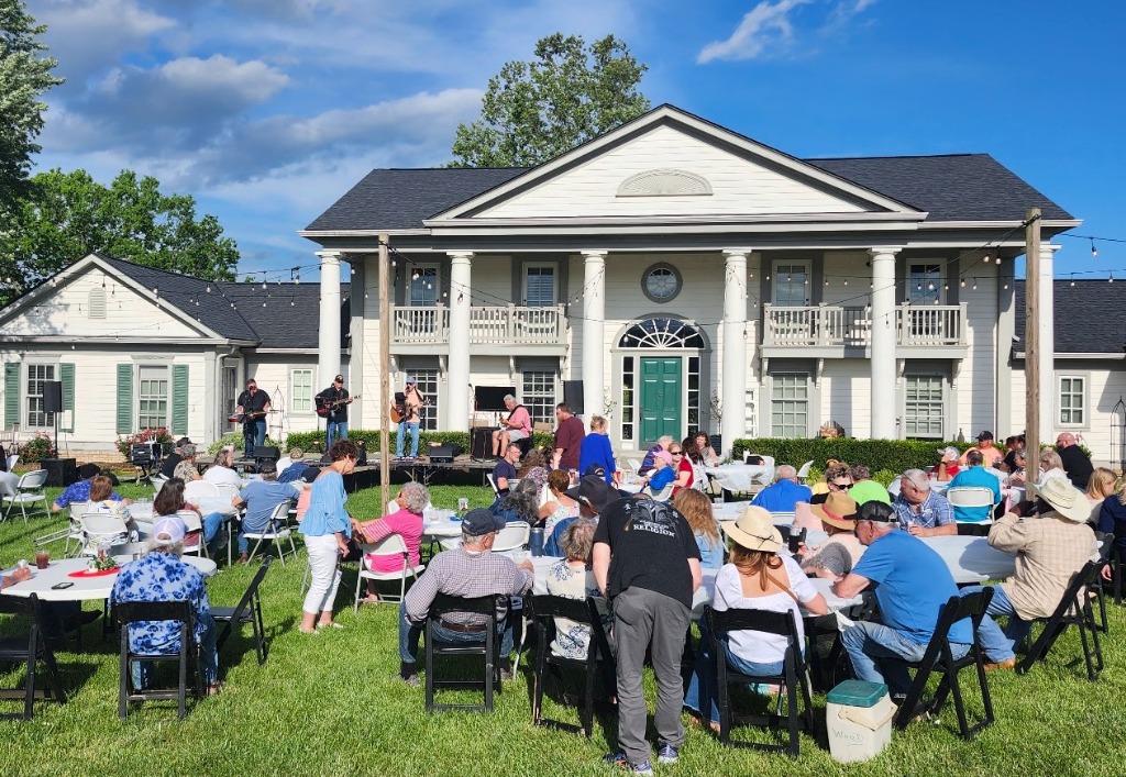 Mansion Lawn Concert and Civic Festival at Queenslake